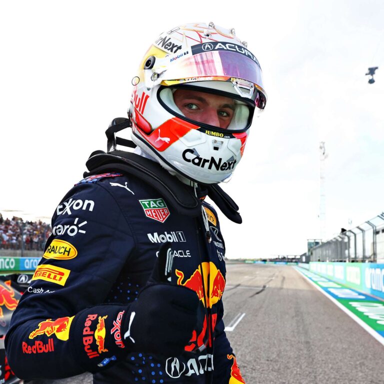 Verstappen segura Hamilton até a última volta e vence na F1