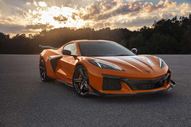 Chevrolet Corvette Z06 estreia com V8 aspirado de 680 cv