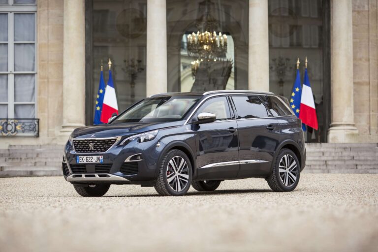 Peugeot recorda 50 anos de carros presidenciais na França