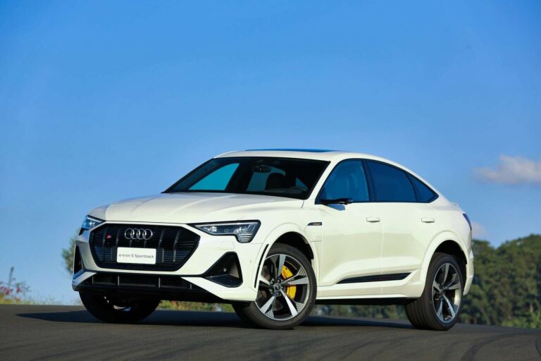 Audi começa a entregar novo SUV elétrico de 3 motores