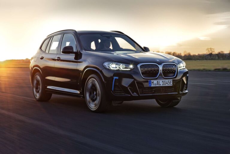 BMW iX3 ganha novo visual e chegará ao Brasil em 2022