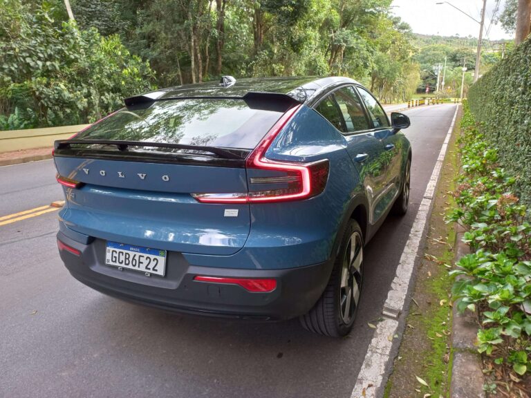 Dupla da Volvo barra aspirações da BYD no mercado de elétricos