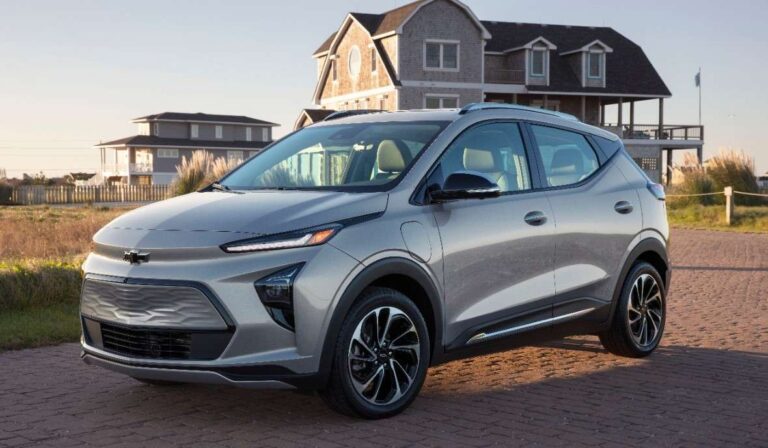 Chevrolet Bolt EUV, que vai sair de linha, chega por R$ 280 mil