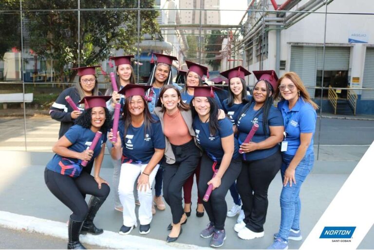 Programa capacita mulheres para o mercado de reparação automotiva