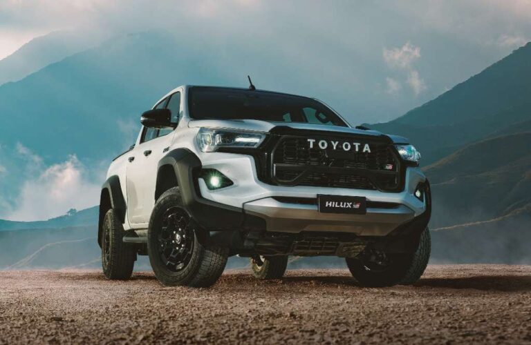 Hilux GR-Sport mostra que Toyota tem picape esportiva de verdade