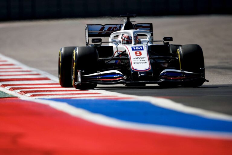 Mazepin é alertado por comportamento antidesportivo na F1