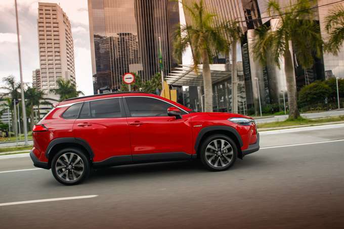 Toyota mantém preços na linha 2024 do SUV Corolla Cross