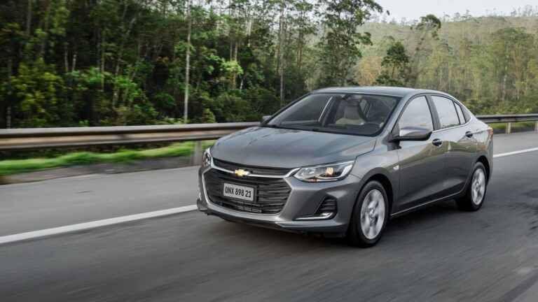 5 sedãs compactos mais econômicos com etanol