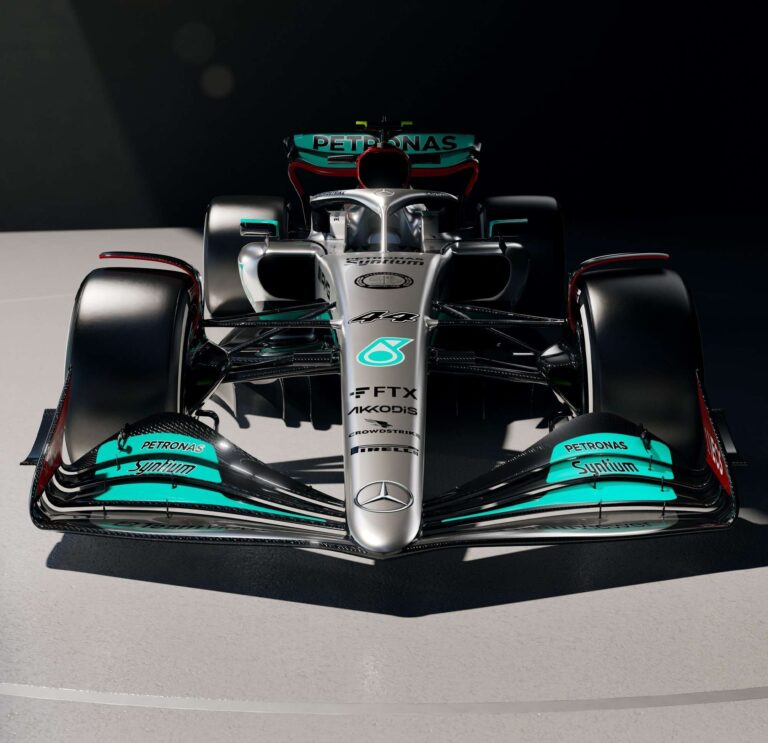 Mercedes apresenta novo carro da F1. Pintura prata retorna