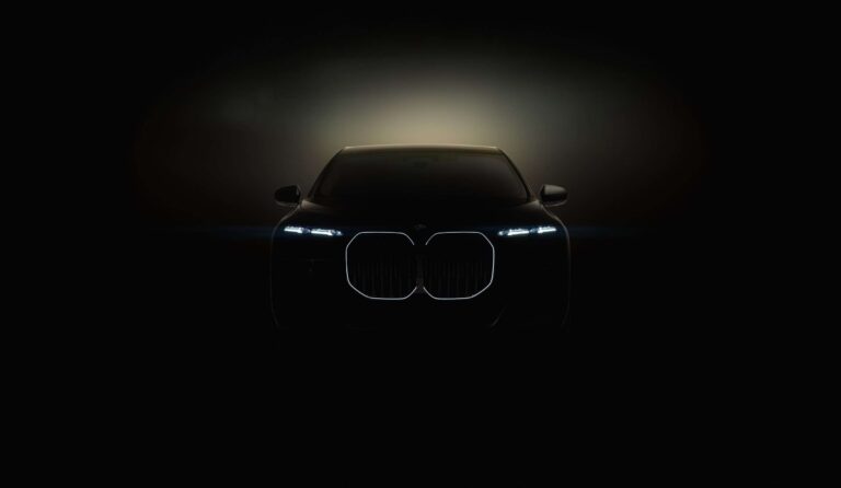 Novo BMW i7 elétrico surpreende com multimídia de 31″