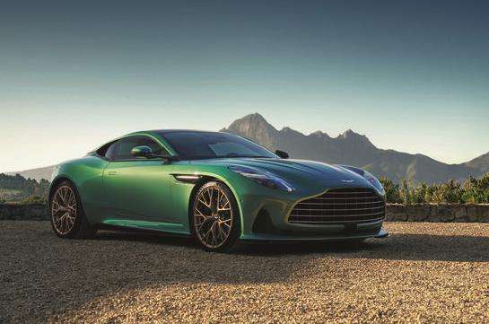 Aston Martin apresenta o DB12, primeiro Super Turismo do mundo
