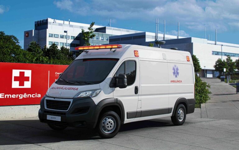 Peugeot Boxer ganha versão para motoristas de categoria B