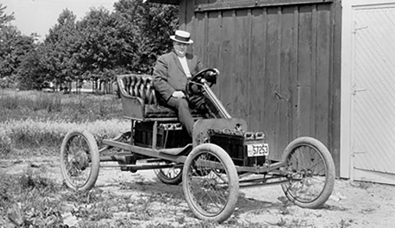 Henry Ford fez seu primeiro carro elétrico com Thomas Edison