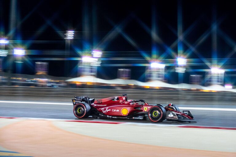 Leclerc mostra força da Ferrari em 2022 e faz a pole na F1