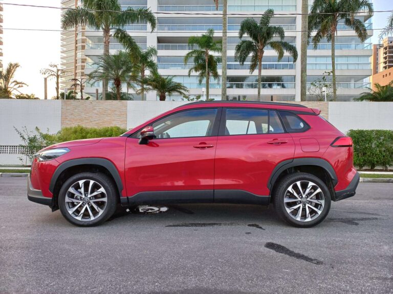 Corolla Cross vende mais do que o Jeep Compass pela 1ª vez