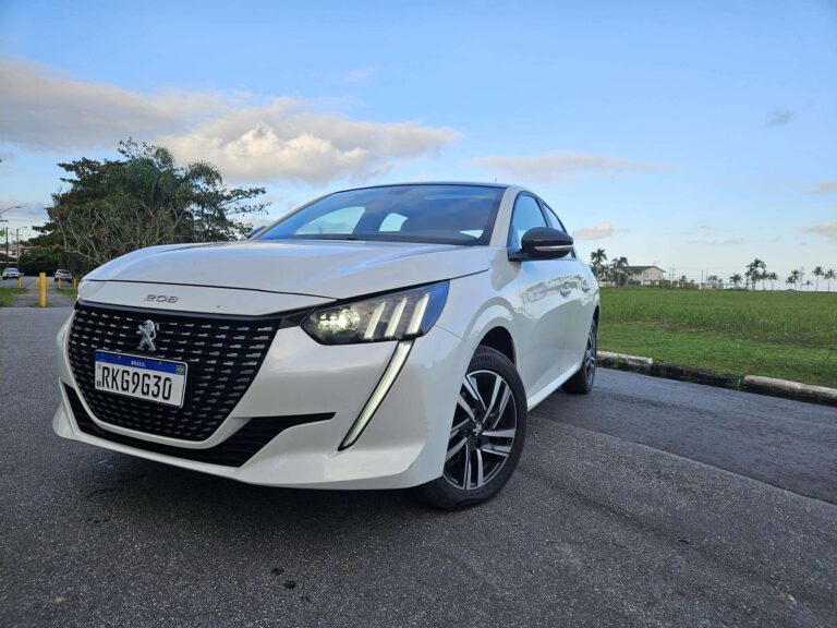 Peugeot 208 e Fiat Cronos podem sair do mercado com vitória de Milei?