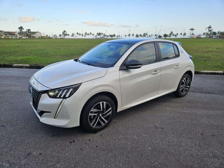 Peugeot 208 Road Trip é bom, sim, e vale os R$ 106 mil