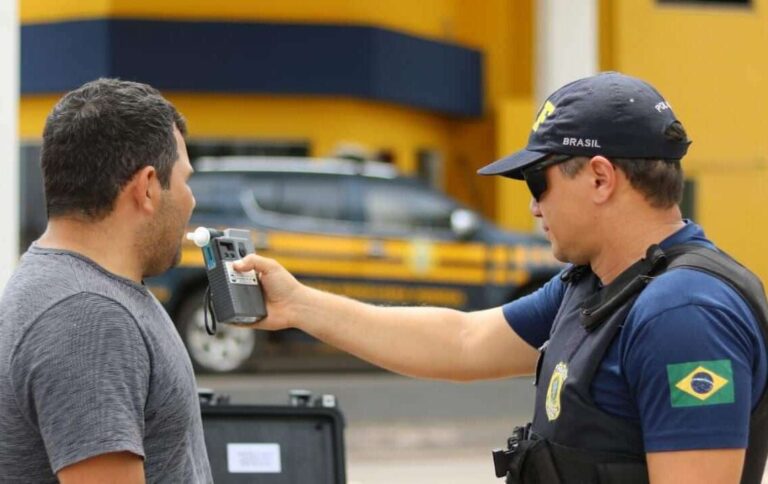 Nova lei pode punir passageiro de carro com motorista bêbado