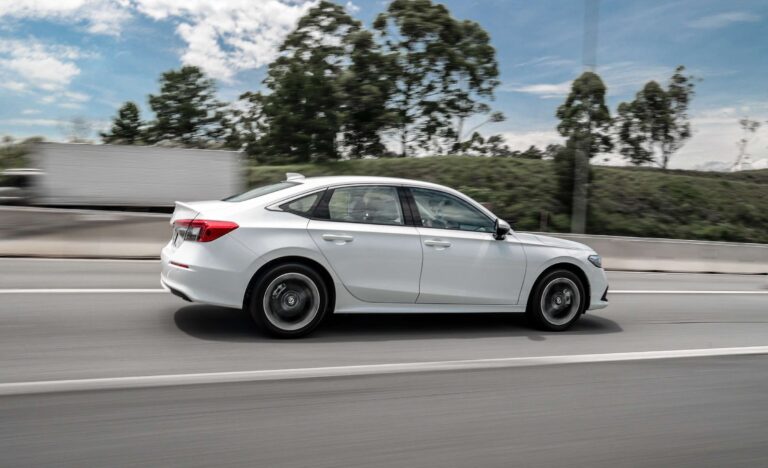 Honda Civic (que é ótimo) leva outro banho do Toyota Corolla