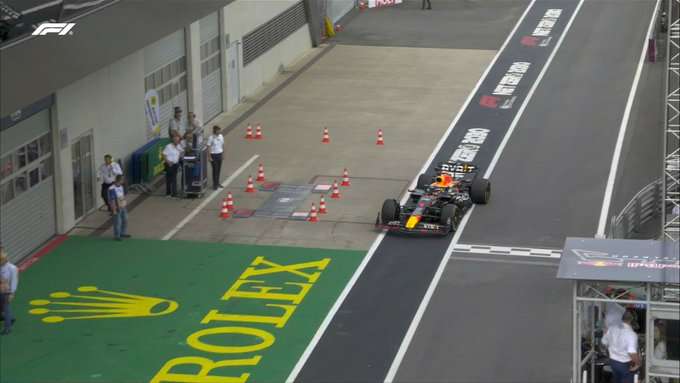Max Verstappen, piloto genial da F1, dá exemplo de soberba