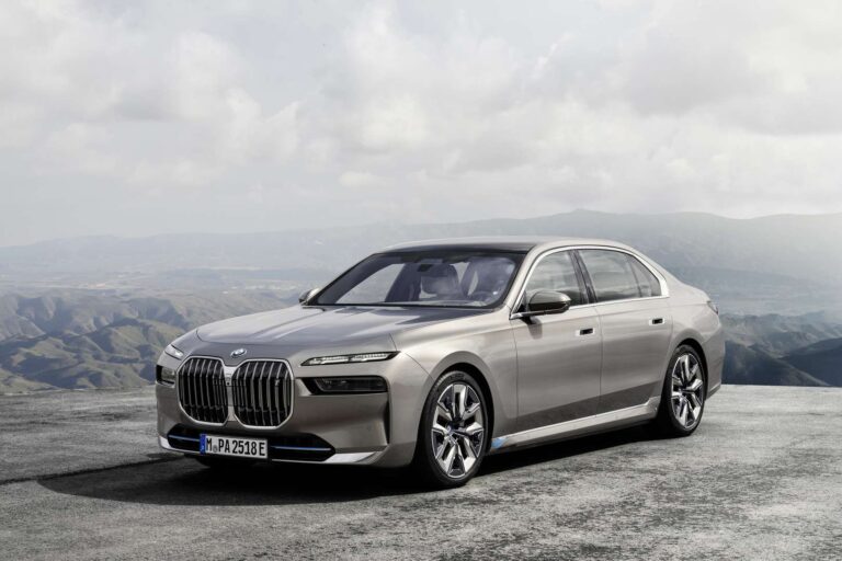 Novo BMW Série 7 estreia eletrificado e com design polêmico
