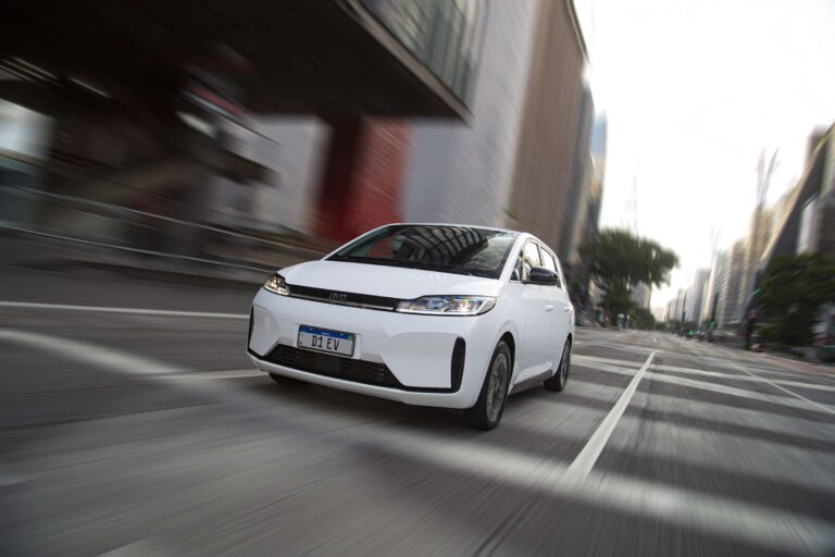 Vendas de carros híbridos e elétricos disparam e batem recorde