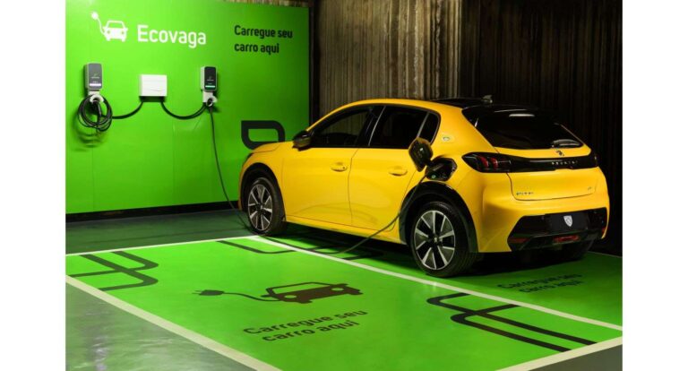 Peugeot oferece recarga grátis a seus clientes de elétricos