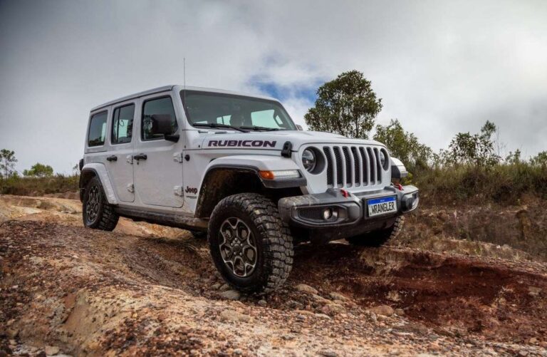Jeep Wrangler: linha 2023 do off-road chega às concessionárias