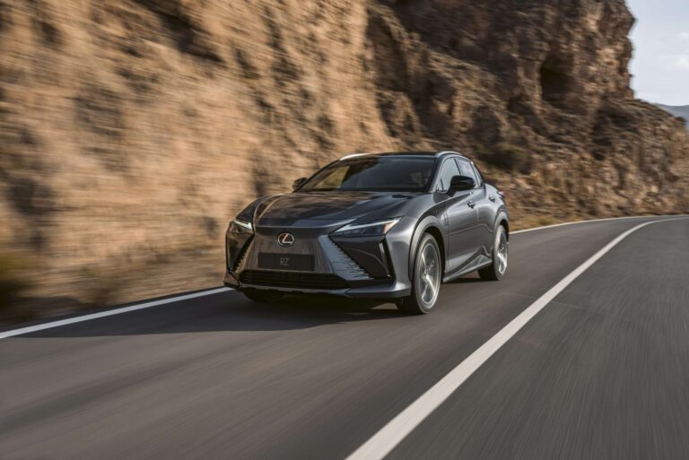 Lexus RZ 450e, um SUV elétrico de 312 cv e volante de Tesla