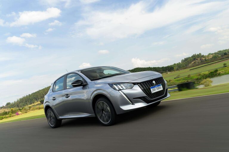 Peugeot 208 Turbo estreia abaixo de R$ 100 mil e é empolgante