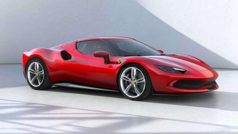 Novo Ferrari 296 GTB estreia com motor V6 híbrido de 830 cv