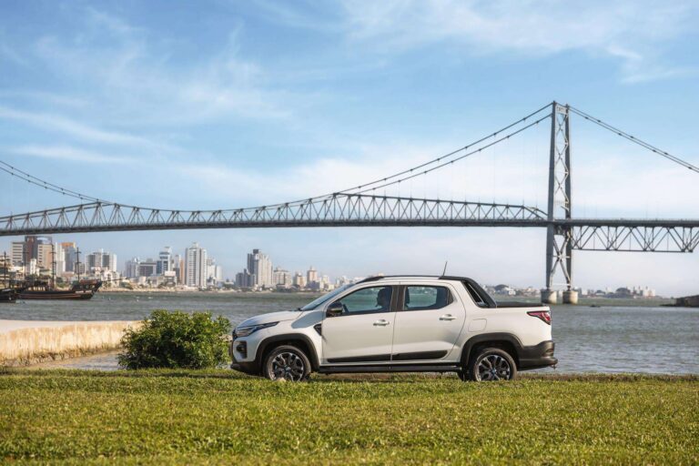 Fiat Strada bomba com Turbo e ruma para novo recorde mensal