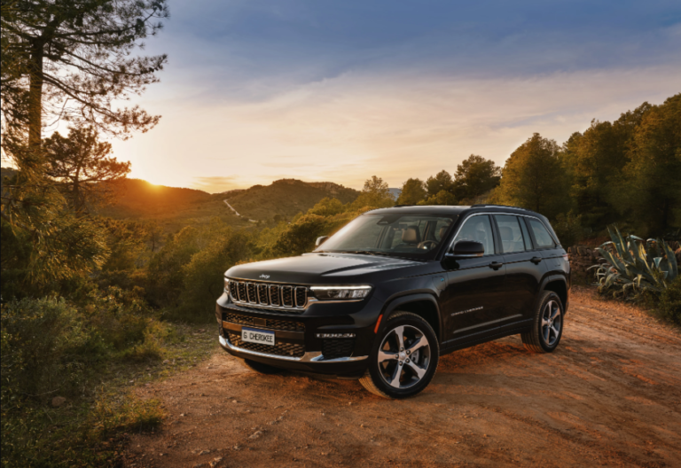 Jeep Grand Cherokee retorna ao Brasil como híbrido plug-in