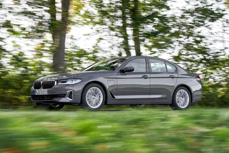 BMW Série 5 ganha nova versão híbrida que faz até 25,8 km/l