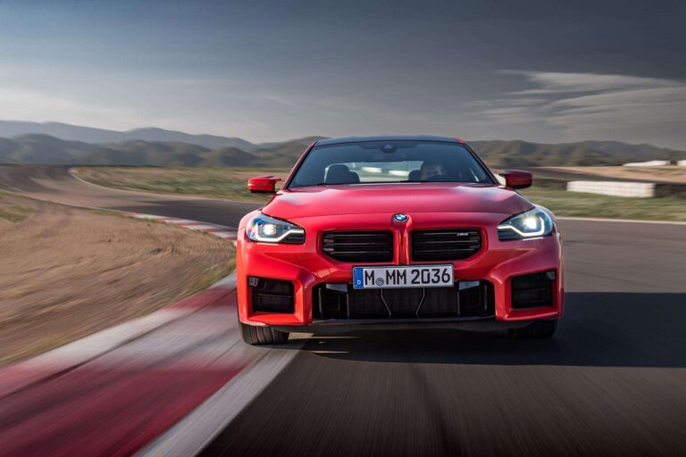 Novo BMW M2 estreia no Brasil. Eis um carro poderoso e raiz