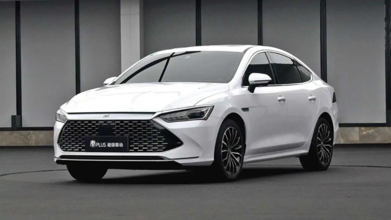 BYD pode lançar carro híbrido para brigar com Toyota Corolla