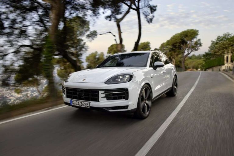 Autonomia elétrica do Porsche Cayenne E-Hybrid sobe para 90 km