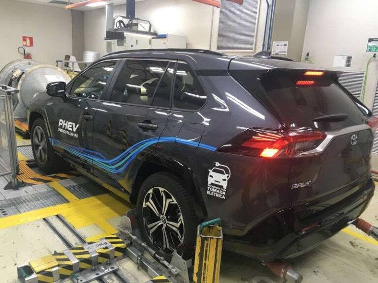 Toyota inicia testes para produzir híbridos plug-in no Brasil