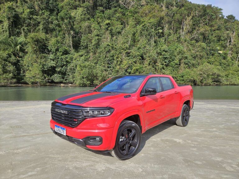 Ram Rampage atropela Chevrolet S10 e já encosta no Ford Ranger