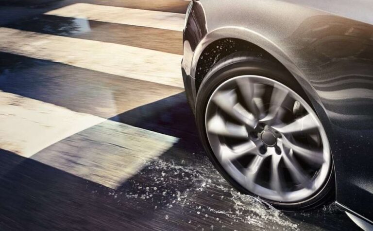 Na chuva, carro precisa de três vezes mais espaço para frear