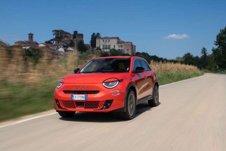 Fiat 600e, novo hatch compacto elétrico, roda 600 km na cidade