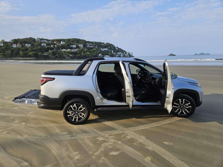 Hyundai HB20 perde liderança de novembro para o Fiat Strada