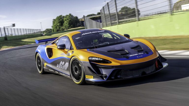 McLaren Artura estreia versão de corrida GT4 com motor V6