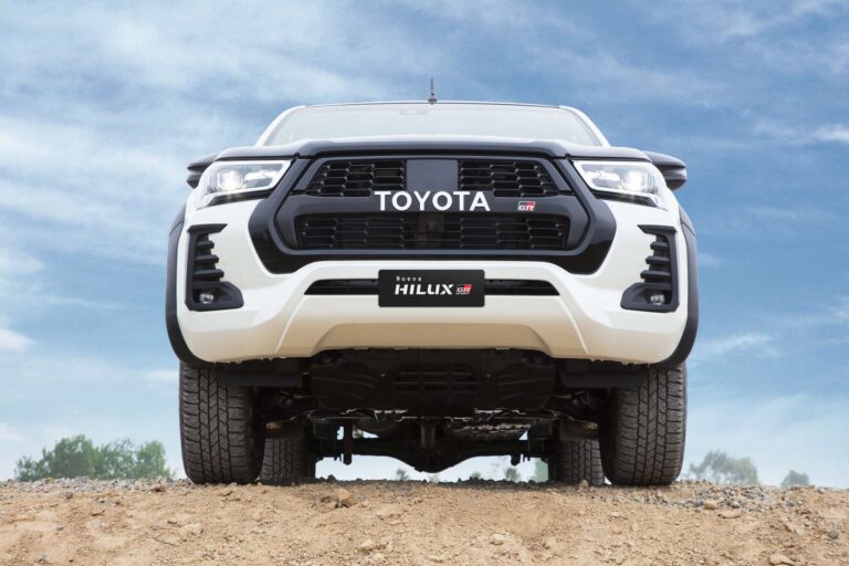 Toyota Hilux volta a massacrar Chevrolet S10 nas vendas