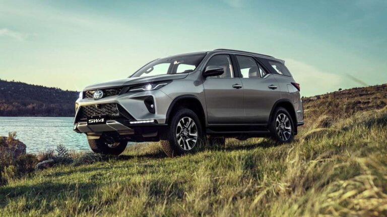 Toyota SW4 ganha nova versão de entrada que custa R$ 380 mil