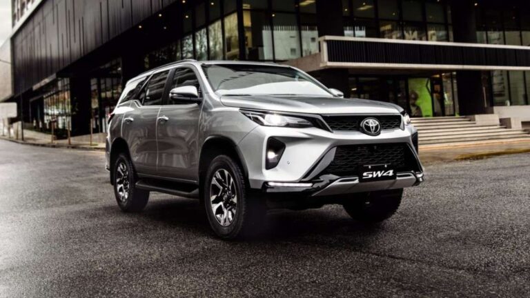 Toyota SW4 terá sistema híbrido que pode chegar ao Brasil