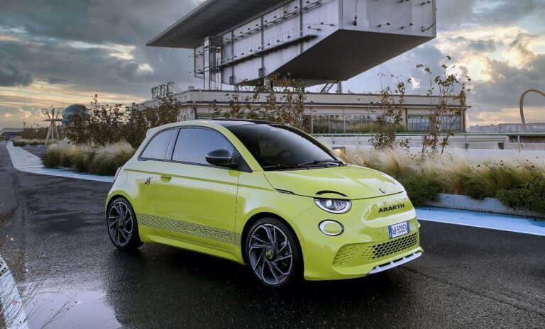 Abarth 500e: primeiro elétrico da marca deve chegar ao Brasil