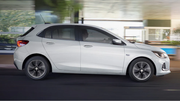 Chevrolet Onix terá sistema híbrido até 2027 para não perder vendas