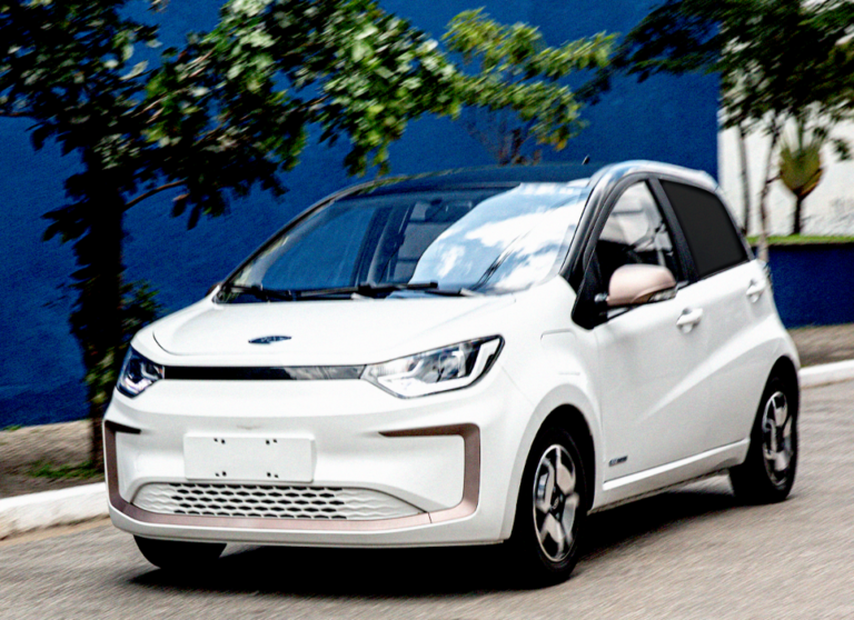 JAC lança versão furgão do compacto elétrico E-JS1 no Brasil
