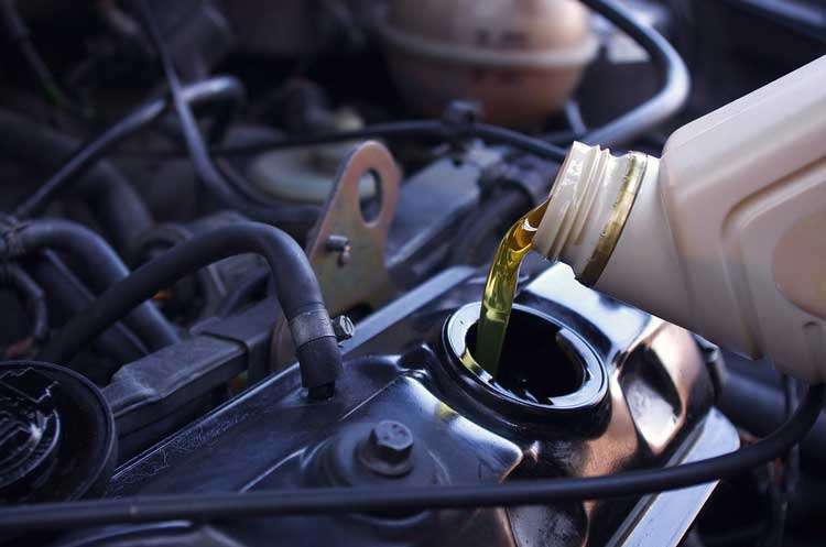 Carros com alta quilometragem precisam de óleo específico?